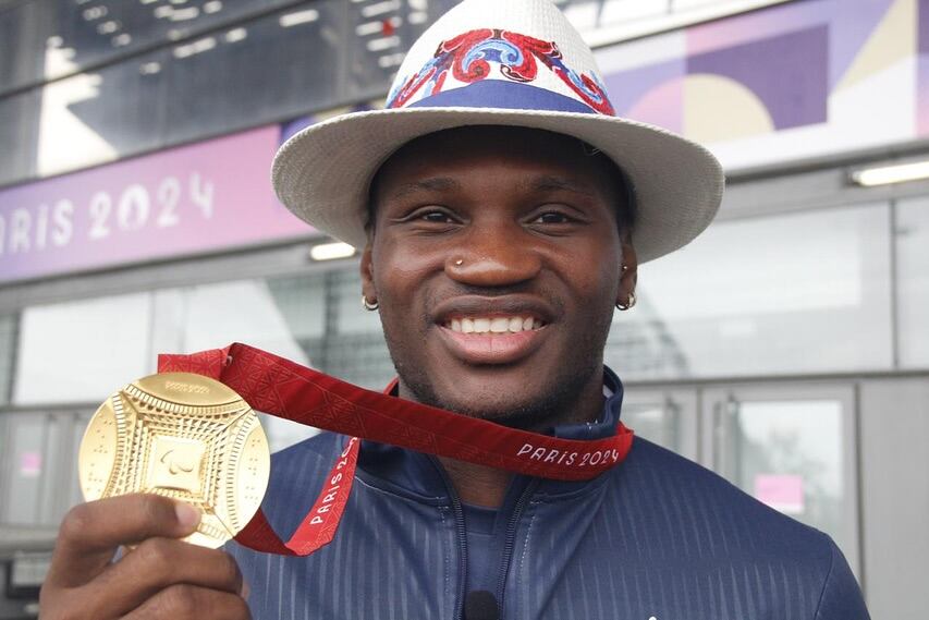 Sherman Guity recibió lleno de euforia medalla de oro en París