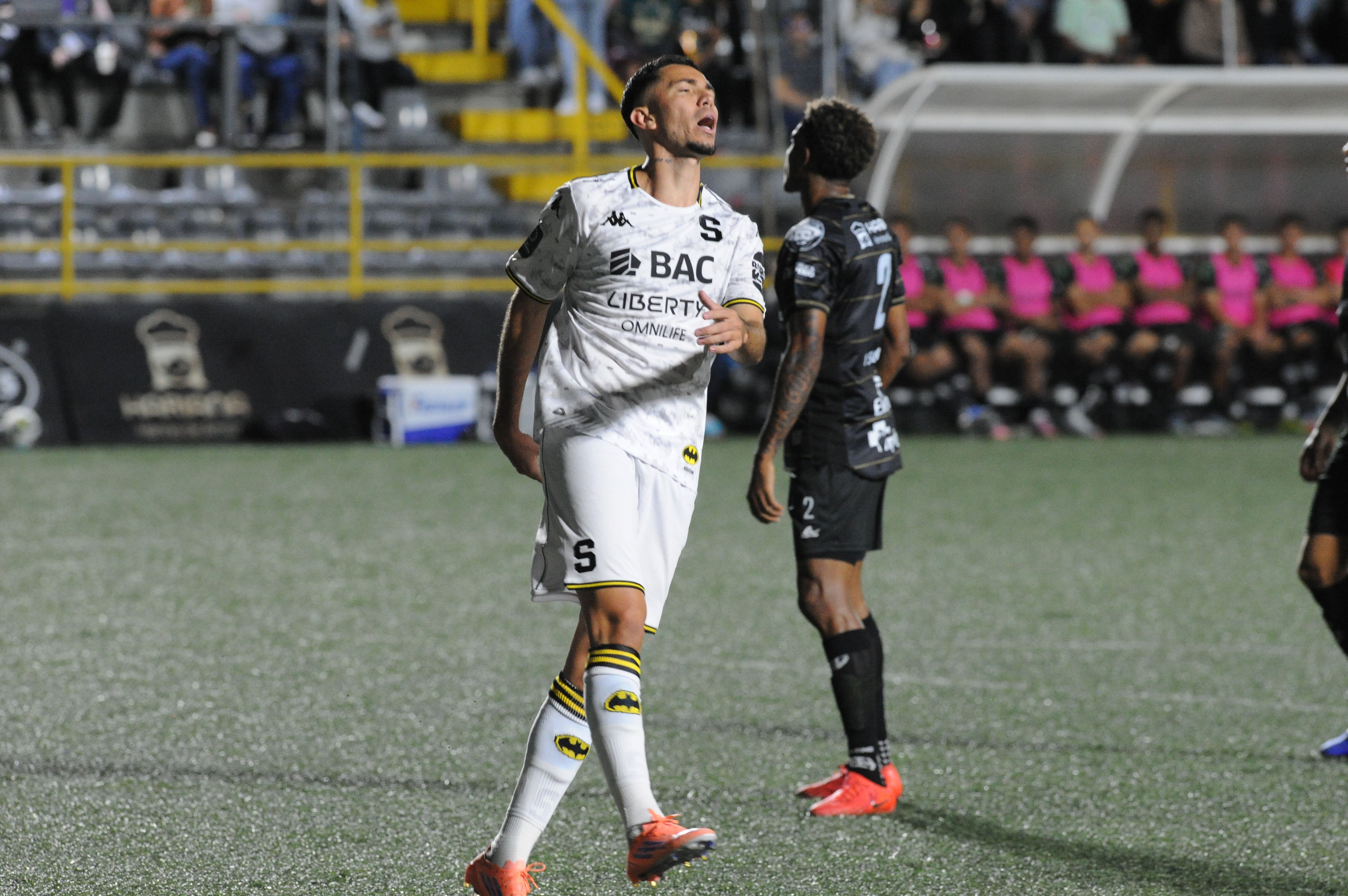 Sporting F.C vs Saprissa