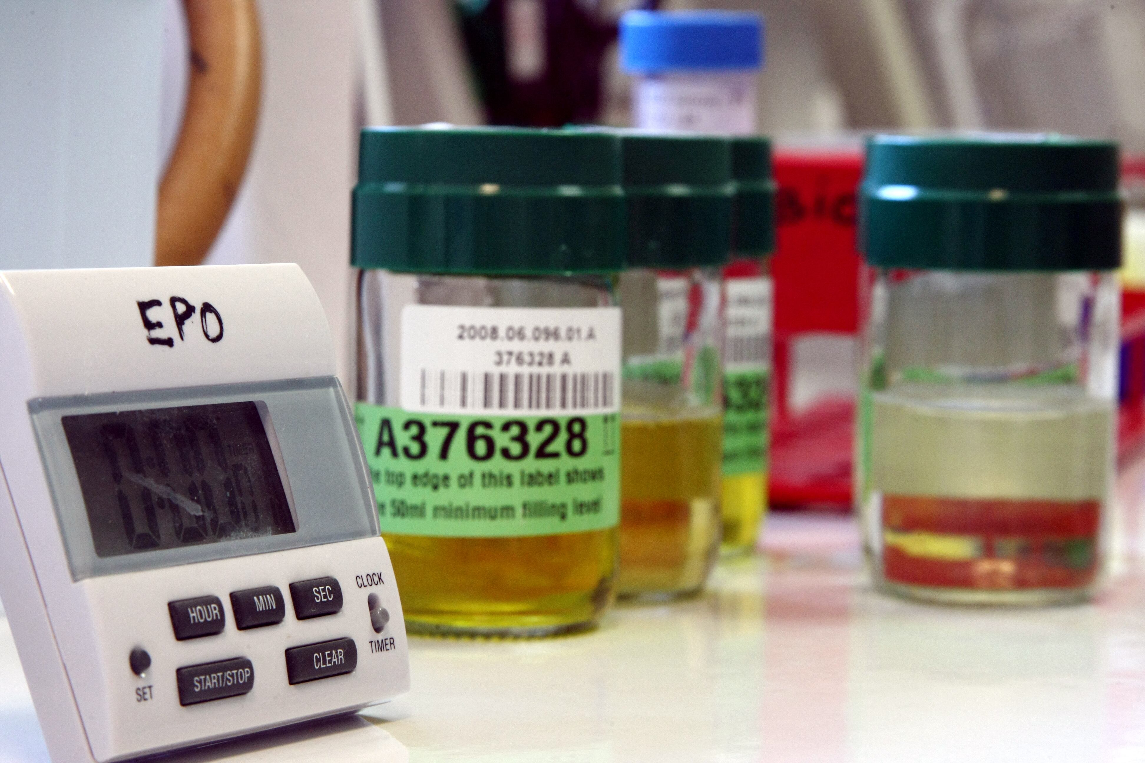 El ciclismo convive con controles antidopaje estrictos.