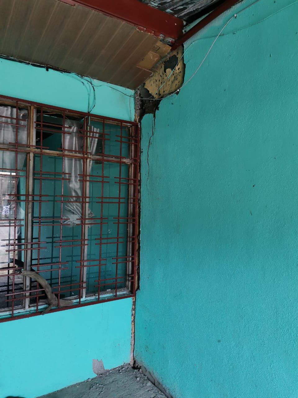 El colapso de las casas aumentó luego de un gran deslizamiento cercano ocurrido tras el efecto de la tormenta tropical Nate. Foto: Cortesía de la Municipalidad de Desamparados.