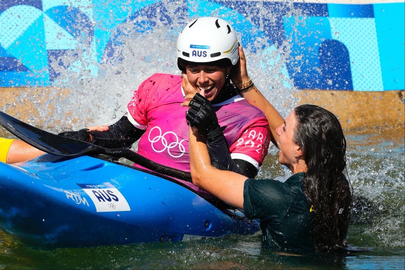 Las hermanas Fox durante la prueba de piragüismo slalom.