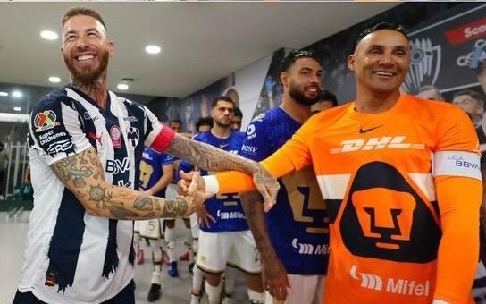 Sergio Ramos y Keylor Navas se saludaron muy amenamente antes del partido entre Monterrey y Pumas.