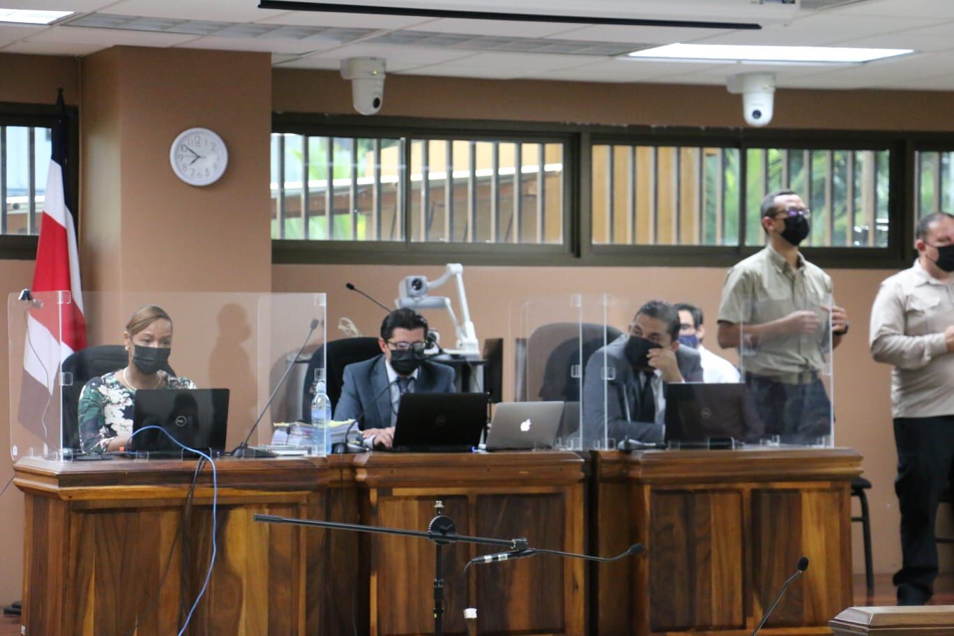 Sentencia por caso de asalto a remesero. El Tribunal lo integraron Jeanethe Mena, Julio Badilla y Juan José Bonilla FotoÑ Reiner Montero