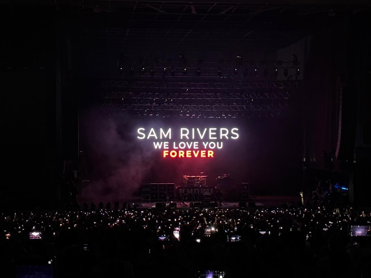 La banda Limp Bizkit ofreció un homenaje a quien fue su bajista, Sam Rivers, quien falleció en octubre de este año.