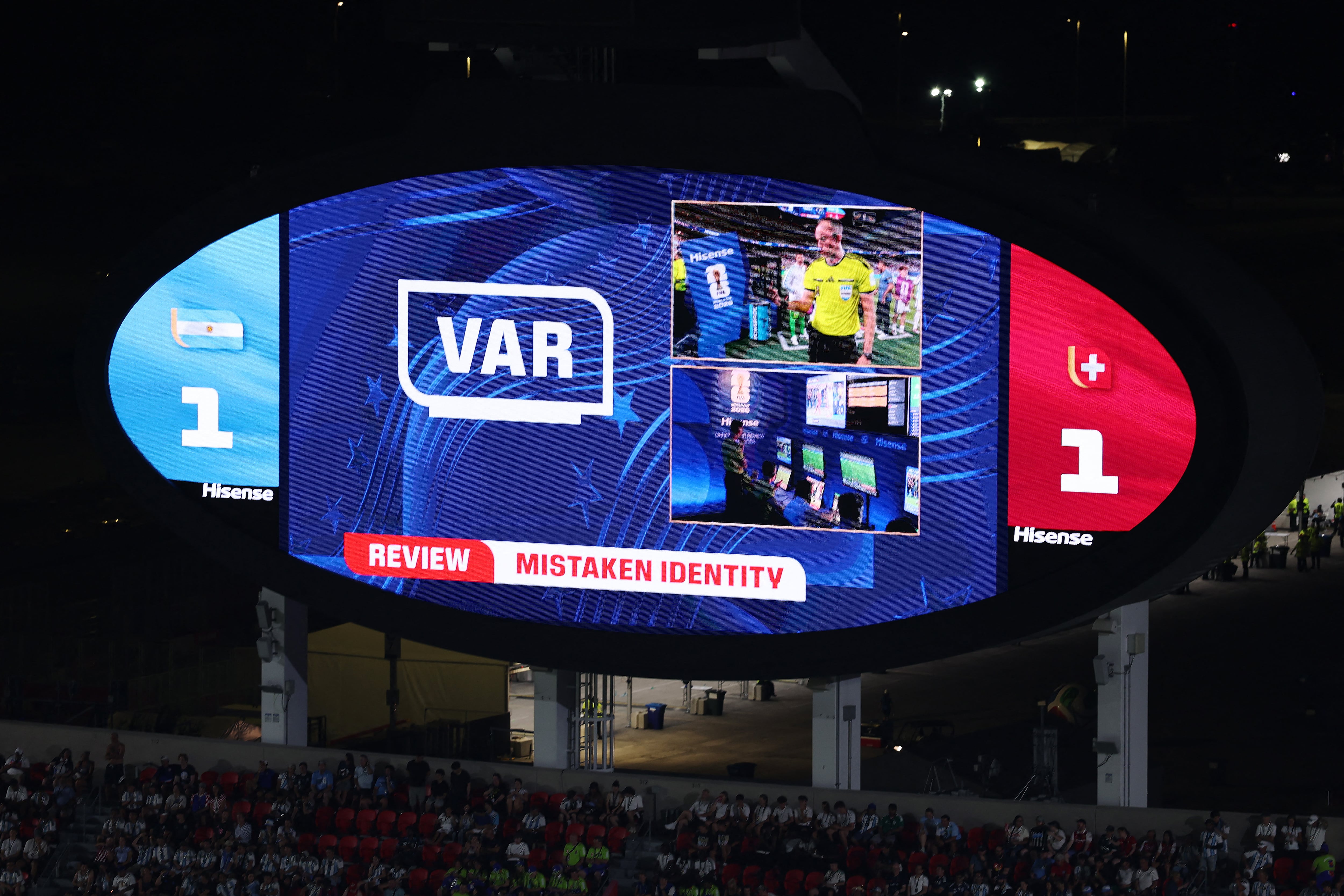Esta revisión del VAR en el partido entre Argentina y Suiza por los cuartos de final del Mundial 2026 terminó con una expulsión para los europeos.