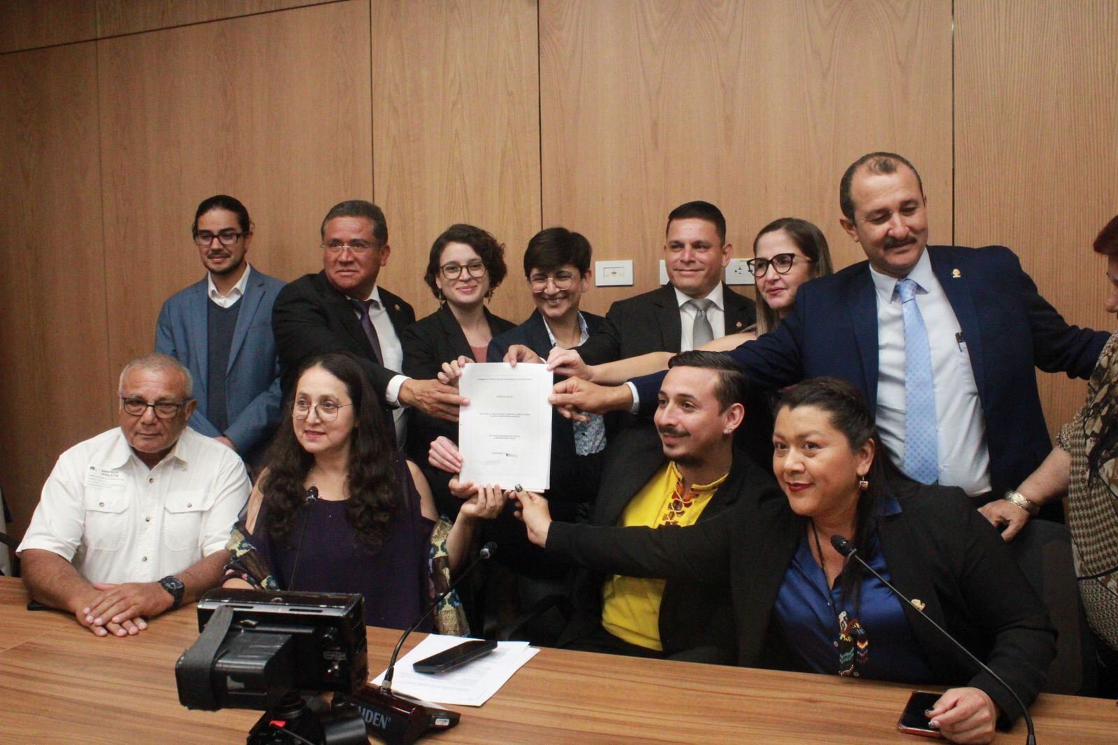 Proyecto de ley crea Fonarroz, contra efectos negativos de la ruta del arroz de Rodrigo Chaves.