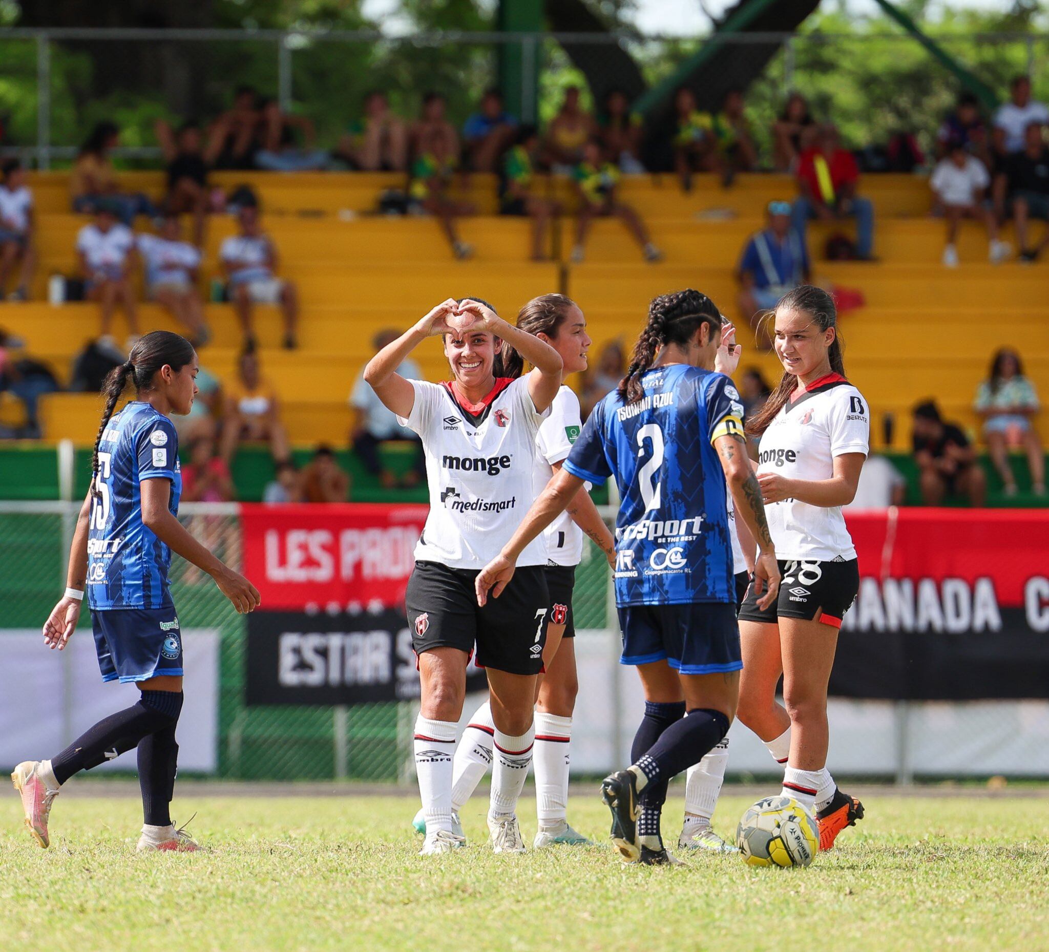 Las leonas de Liga Deportiva Alajuelense se dejaron la victoria en la complicada visita a Tsunami Azul, en Santa Cruz, Guanacaste.