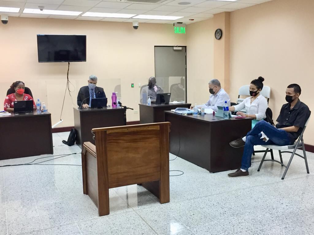 Pérez, de 31 años, tenía ocho de laborar en Recope cuando ocurrieron los hechos que se le atribuyen. El viernes pasado escuchó las conclusiones de la Fiscalía. Foto: Raúl Cascante.