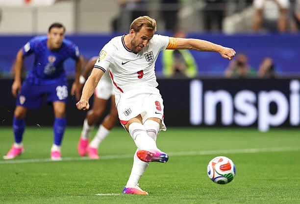 Harry Kane abrio el marcador desde el punto de penal