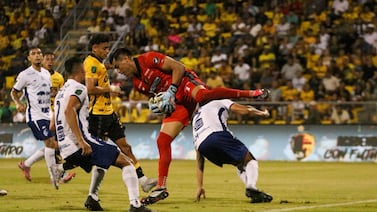 ¡Se armó el pleito! Vea la bronca entre jugadores de Liberia y Cartaginés tras el pitazo final