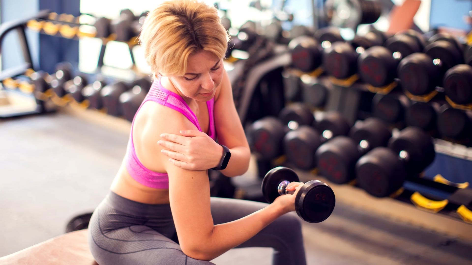 El dolor muscular es una respuesta normal al ejercicio intenso. Entrenar en ese estado es posible, aunque el rendimiento baja.