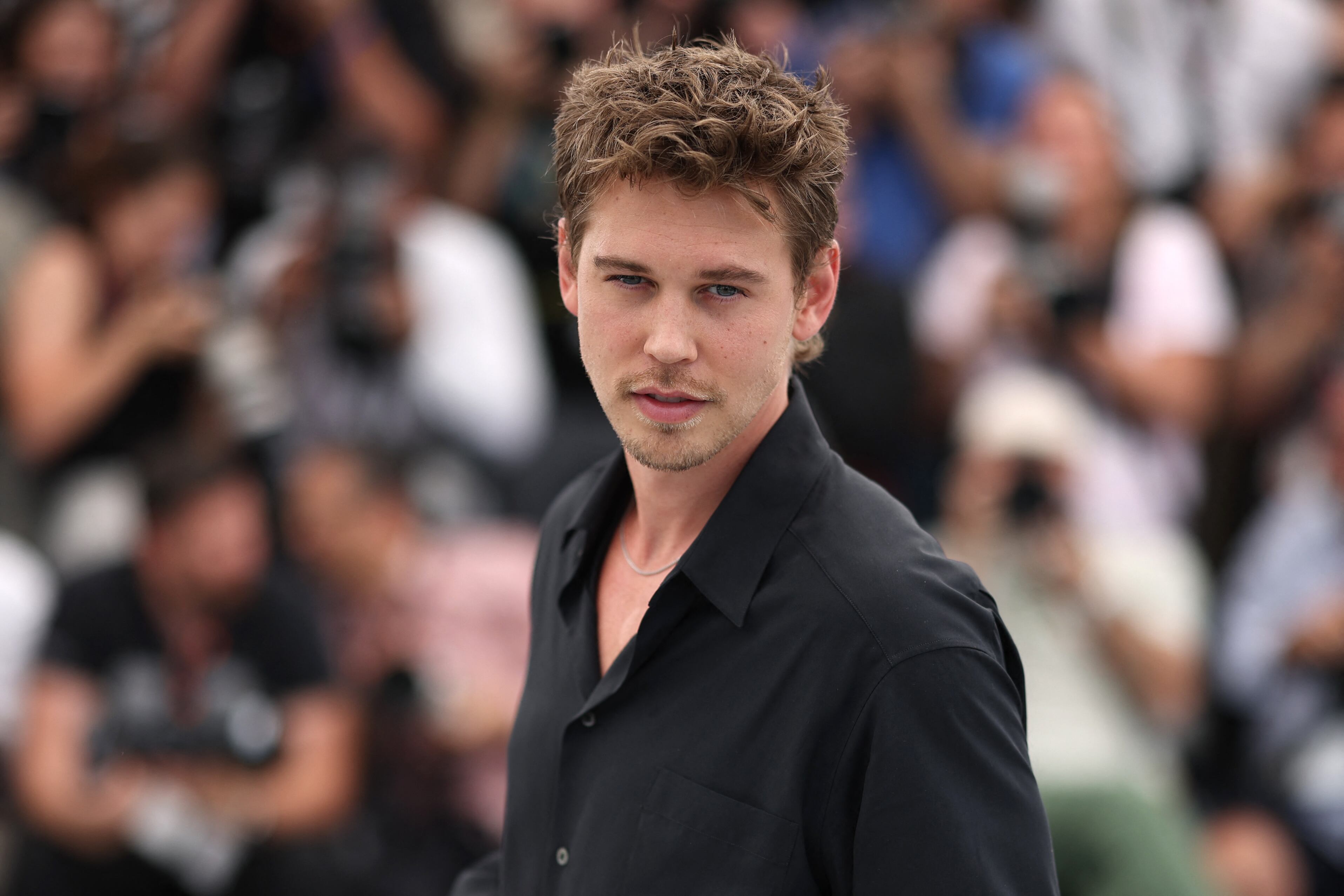 El actor vivió una crisis de salud por exceso de trabajo y aprendió a equilibrar su carrera con el bienestar personal.