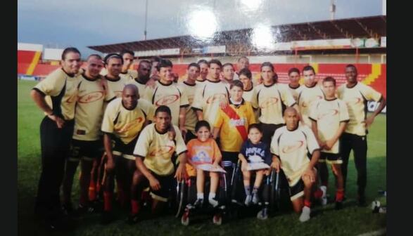 Geiner Villalobos
Exjugador del Herediano
A la par de Jafet Soto
Se le quemó la casa
En La Unión de Tres Ríos
Cortesía: Geiner Villalobos