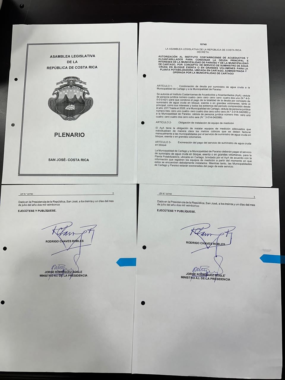 Esta es la imagen que recibió Antonio Ortega con la firma del presidente Chaves a la Ley de condonación de deuda a las municipalidades de Paraíso y Cartago