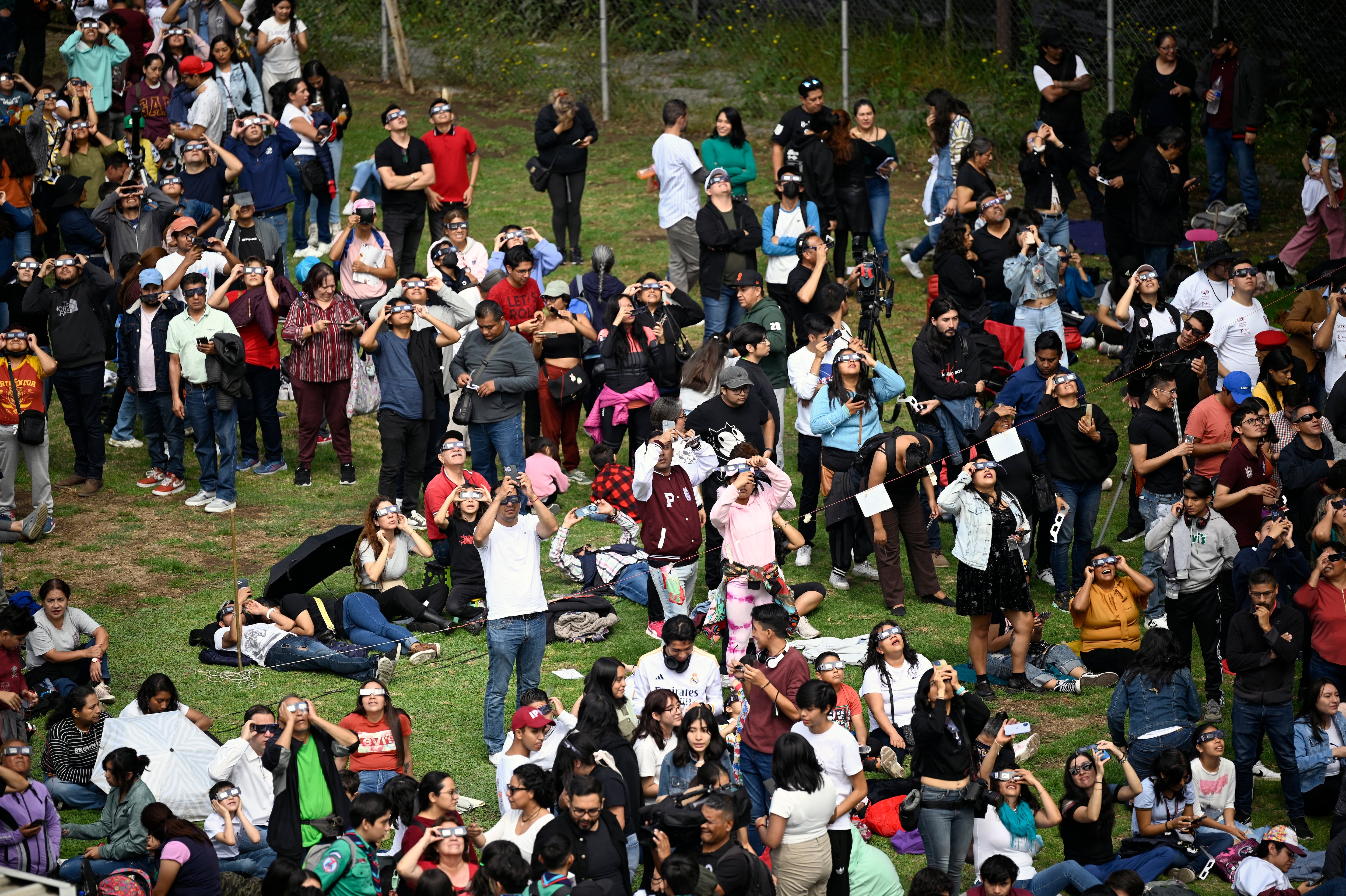 El Planetario Luis Enrique Erro del Instituto Politécnico Nacional (IPN) en la Ciudad de México habilitó espacio para que las personas pudieras disfrutar del eclipse.