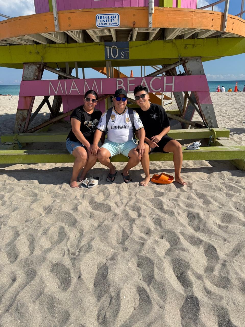 Kevin Jiménez (centro) creció en Colonia Kennedy, Florida Sur, en Hatillo como único hijo de sus padres Martín Jiménez Mora y Marcela Mora Muñoz.