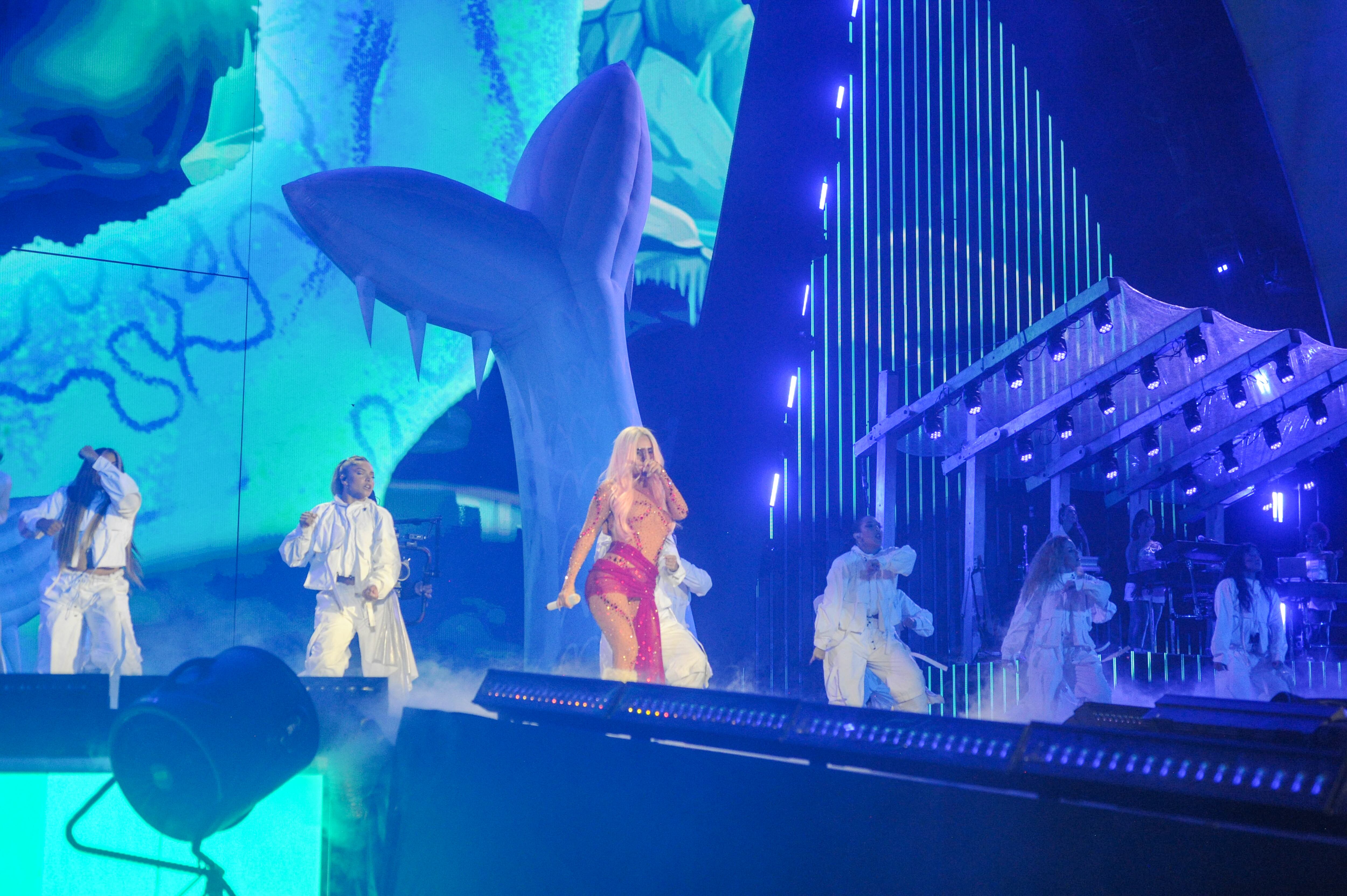 Imágenes de Karol G, Wos, Carlos Rivera, Luis Miguel, Paul McCartney, Los Temerarios, Young Miko y más artistas en concierto en Costa Rica.