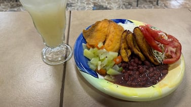 La historia de amor y sabor detrás de la soda La Bendición en el mercado Borbón