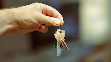 Por qué recomiendan poner vinagre blanco en las llaves de su casa