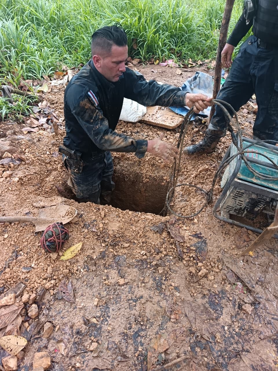 En el lugar había ocho plantas eléctricas seis bombas sumergibles.