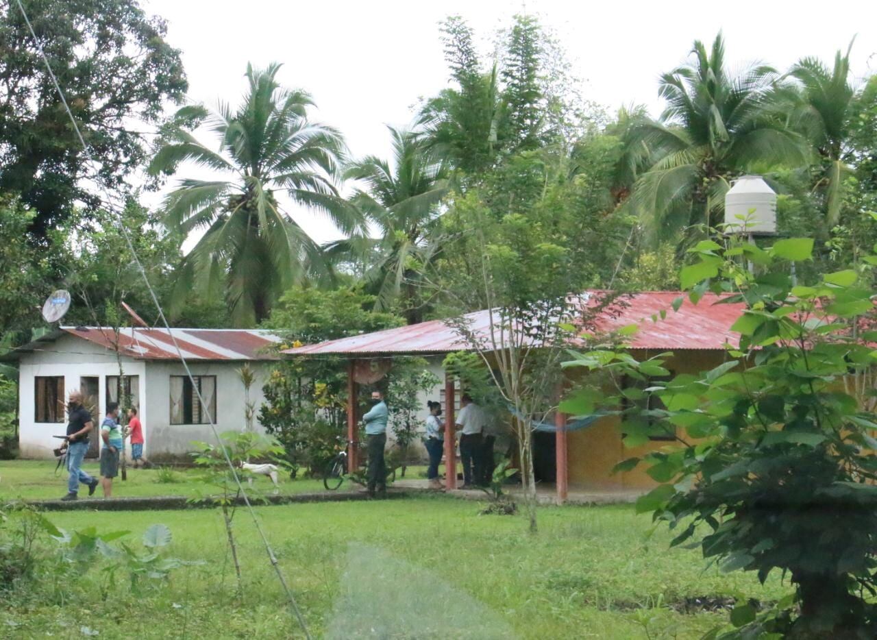 La Fiscalía dirigió un allanamiento del OIJ este miércoles en la casa de los sospechosos detenidos ayer en 28 Millas de Batán. Foto: Reiner Montero.