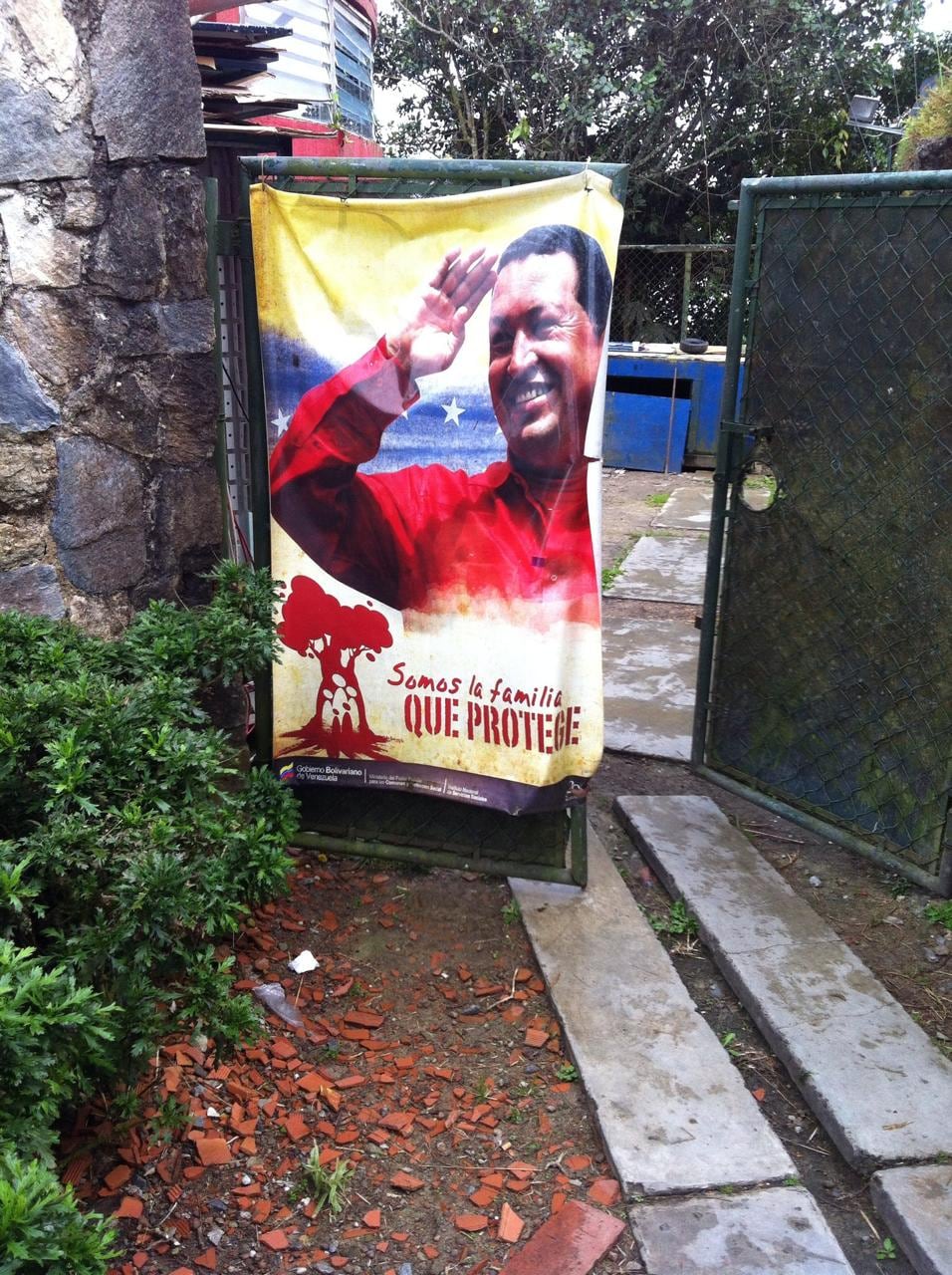 Foto de manta con foto de Hugo Chávez y captada en 2013 en Venezuela.