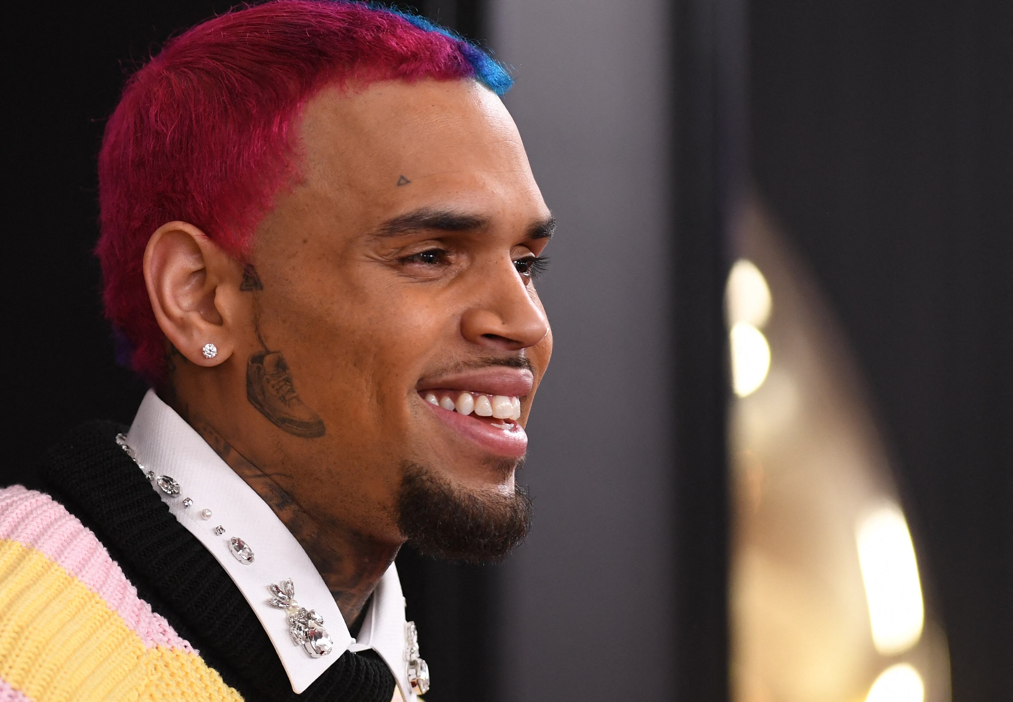 El rapero estadounidense Chris Brown llega a la 62.ª edición de los Premios Grammy el 26 de enero de 2020 en Los Ángeles. Fotografía: