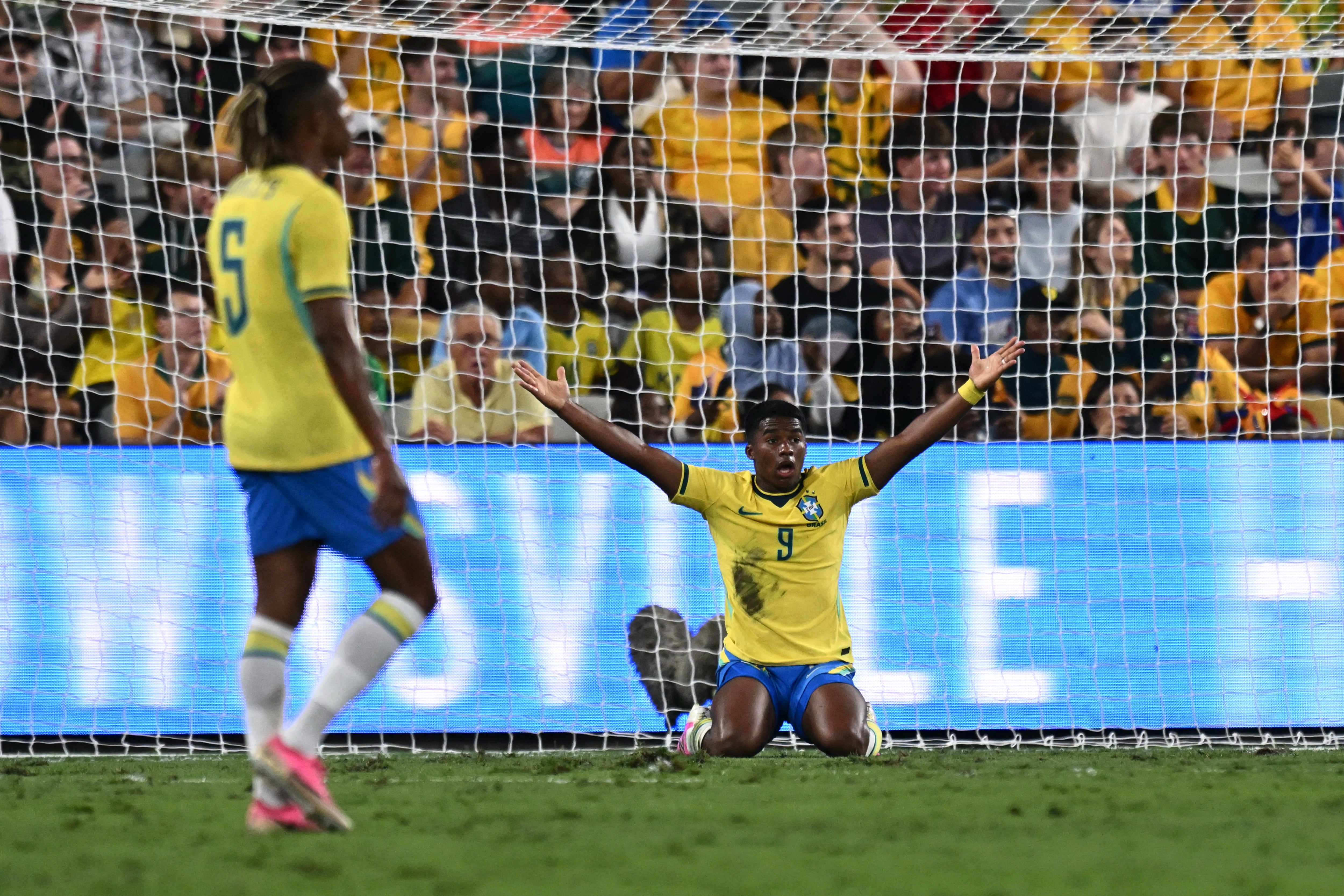 El delantero de Brasil Endrick reacciona durante el amistoso ante Australia en la ciudad de Townsville, este 25 de setiembre.