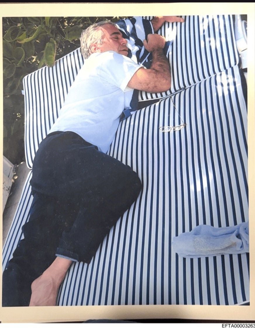 Las fotografías del caso Epstein incluyen momentos cándidos, eventos sociales y fotos más íntimas con presuntas víctimas.