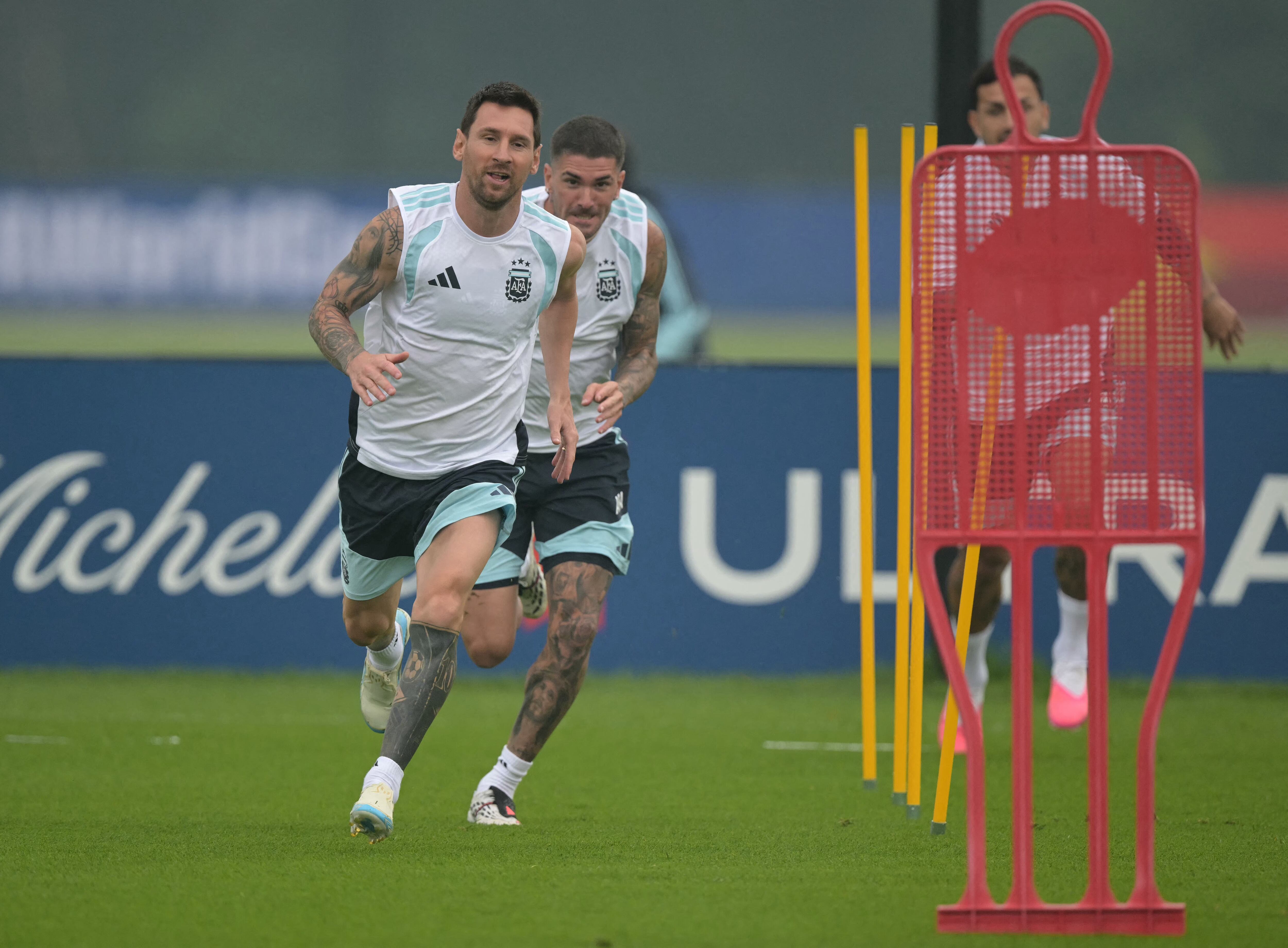Lionel Messi y Rodrigo De Paul participan en Morristown, Nueva Jersey, del último entrenamiento antes de la final de Argentina contra España por la Copa del Mundo 2026.
