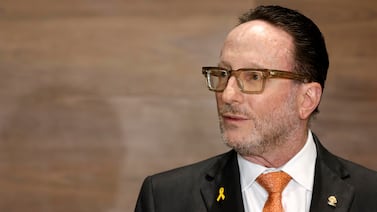 Eli Feinzaig inicia su campaña tras accidente en el que falleció asesora legislativa