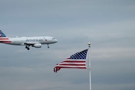 Tránsito aéreo en Estados Unidos podría reducirse al mínimo: ‘No todos podrán subir a un avión’, advierte secretario de Transporte