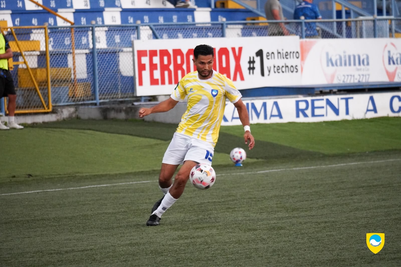Deyver Vega marcó el primer gol de Escorpiones ante Pérez Zeledón.