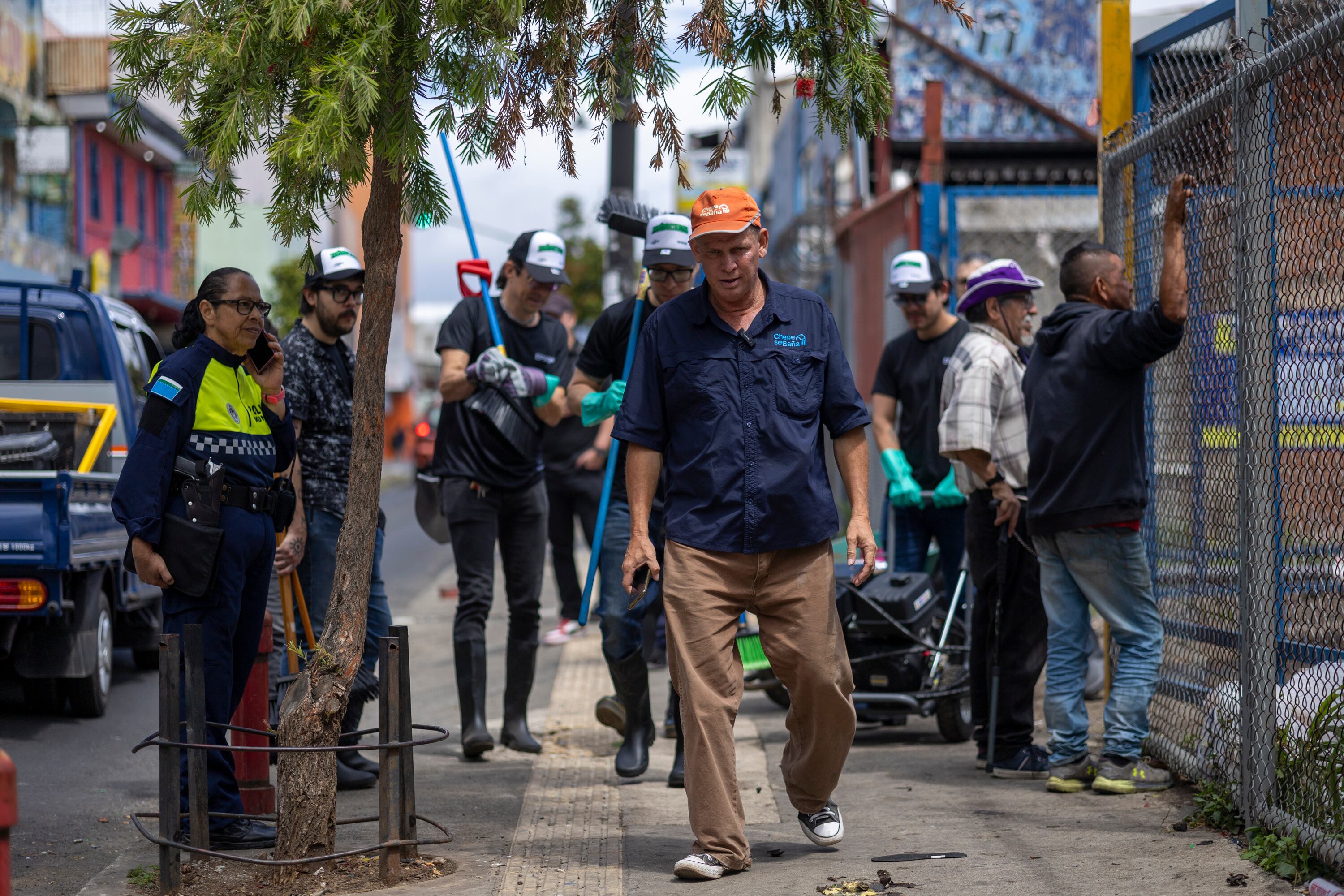 Varios músicos costarricenses lavaron las calles de San José.
