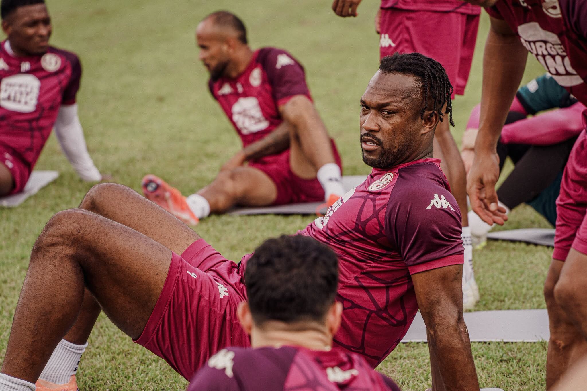 Kendall Waston, referente del Saprissa, trabaja en Tamarindo con el resto del plantel.