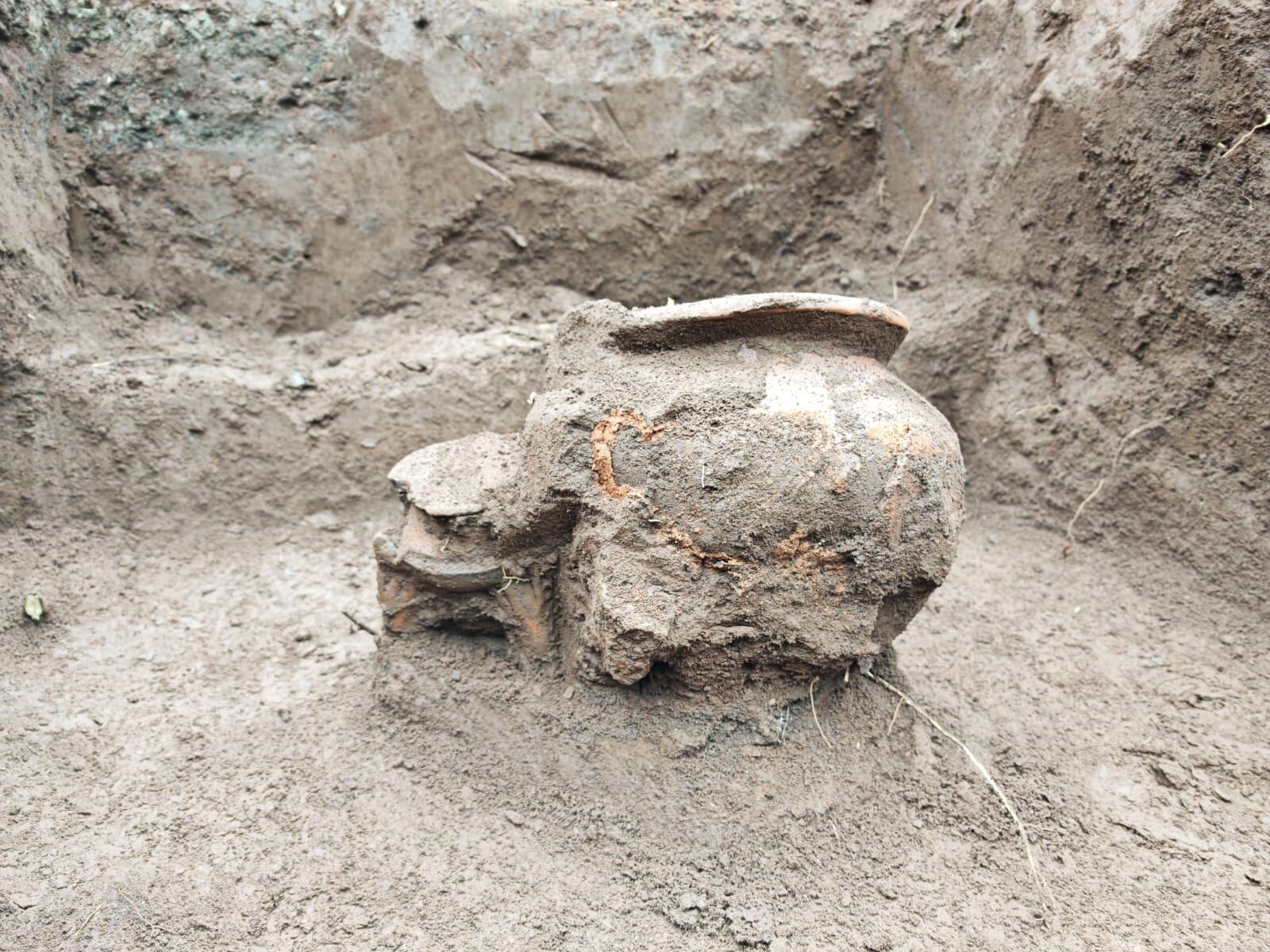 Expertos realizaron una excavación de rescate para documentar el hallazgo arqueológico en Alajuela.