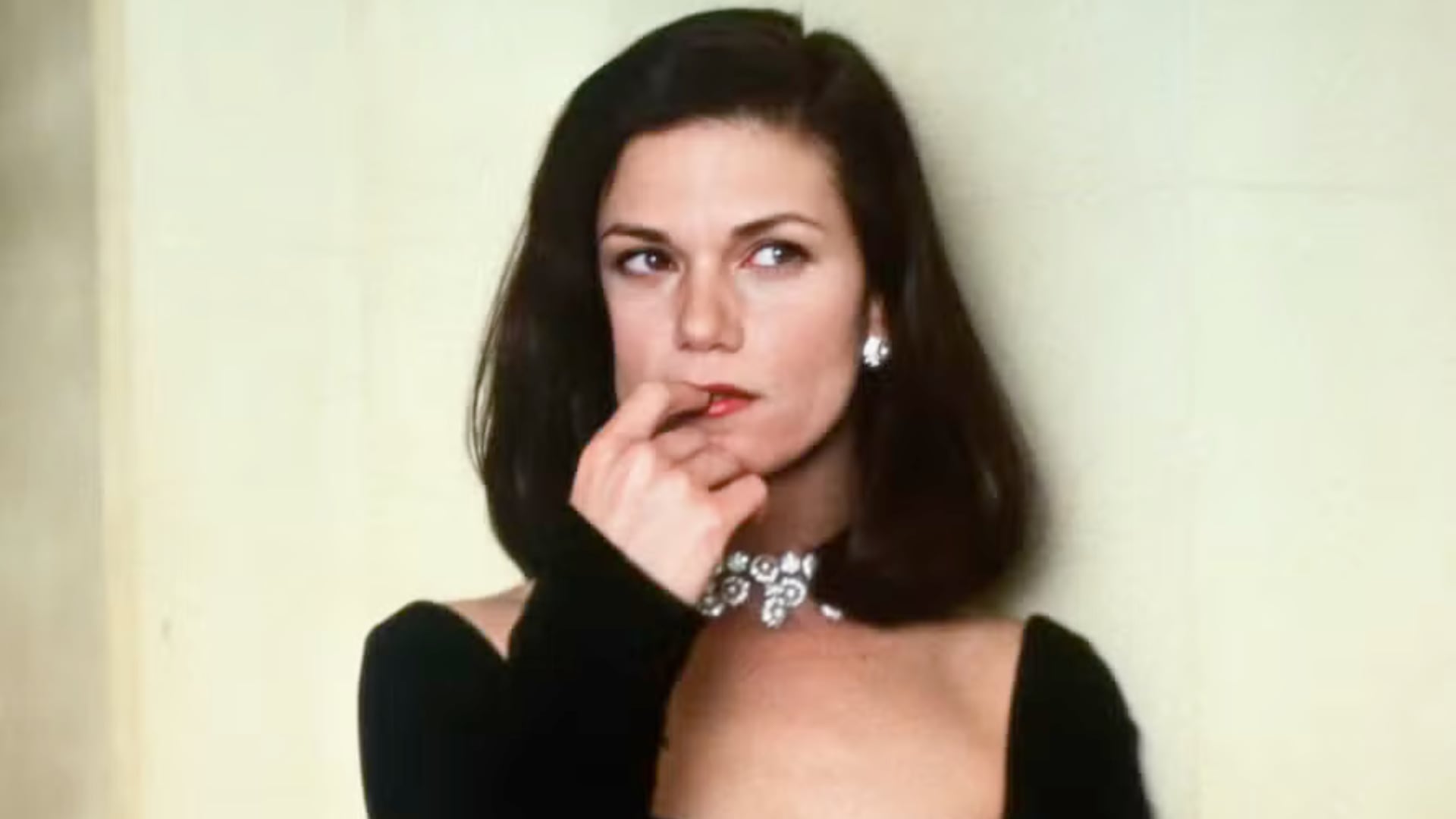 Una investigación del 'Daily Mail' reveló que Linda Fiorentino atraviesa una quiebra personal con deudas elevadas y sin apariciones públicas desde 2010.