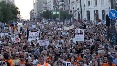 El desahucio de Maricarmen, una mujer de 87 años, impulsa protestas contra la crisis de vivienda en España: ‘No aguantamos más’