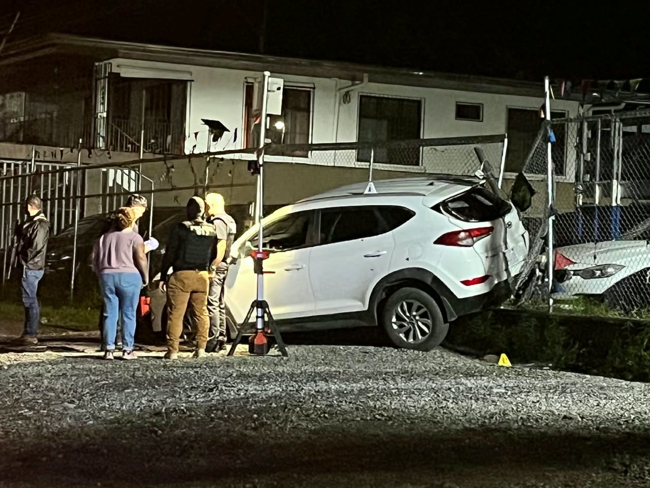 En el costado izquierdo del carro de Mister Músculo la policia ubicó más de 16 impactos de bala.