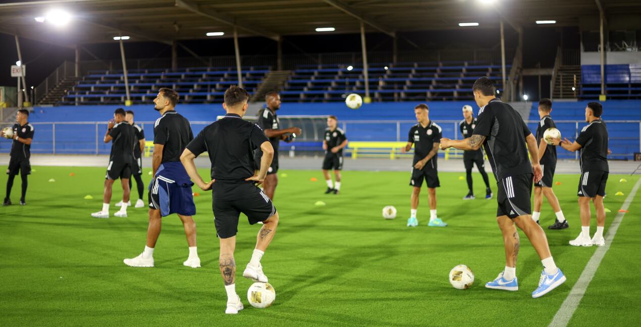 Selección Nacional de Costa Rica
Los integrantes de la Selección Nacional realizaron el reconocimiento de cancha del estadio Ergilio Hato, un recinto deportivo de usos múltiples ubicado en Willemstad, capital de Curazao.
13 de noviembre del 2025
Fotografía: Fedefutbol