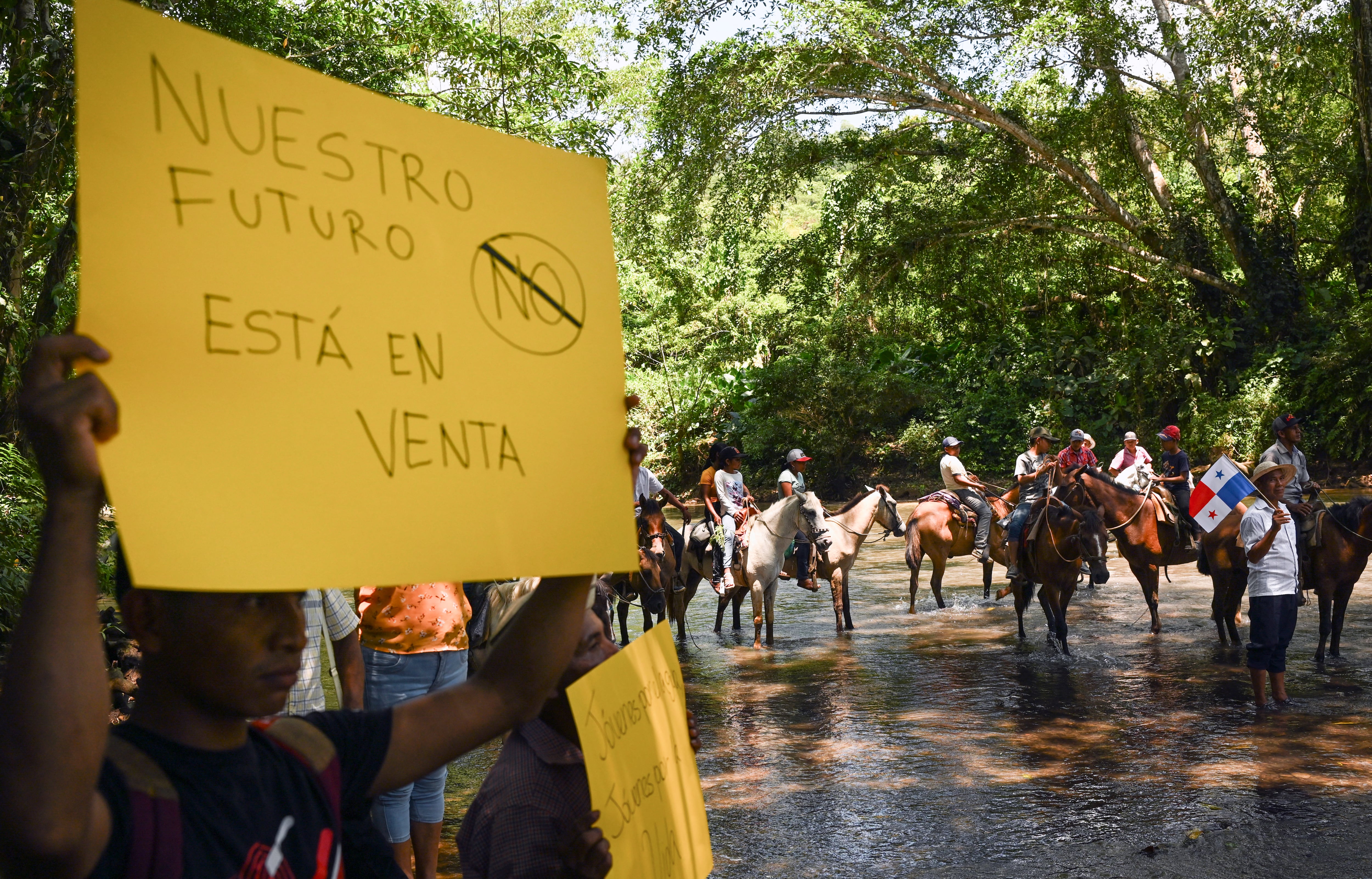 Líderes comunitarios advierten sobre posibles impactos ambientales, desplazamientos y afectaciones sociales en la cuenca de río Indio.