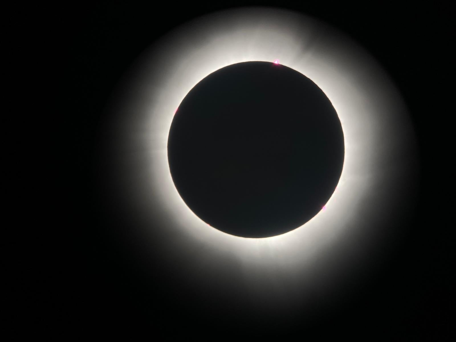 Nuestro corresponsal en Estados Unidos, William E. Cordero, cubrió el eclipse total de sol en el estado de Vermont, Estados Unidos, el 8 de abril del 2024