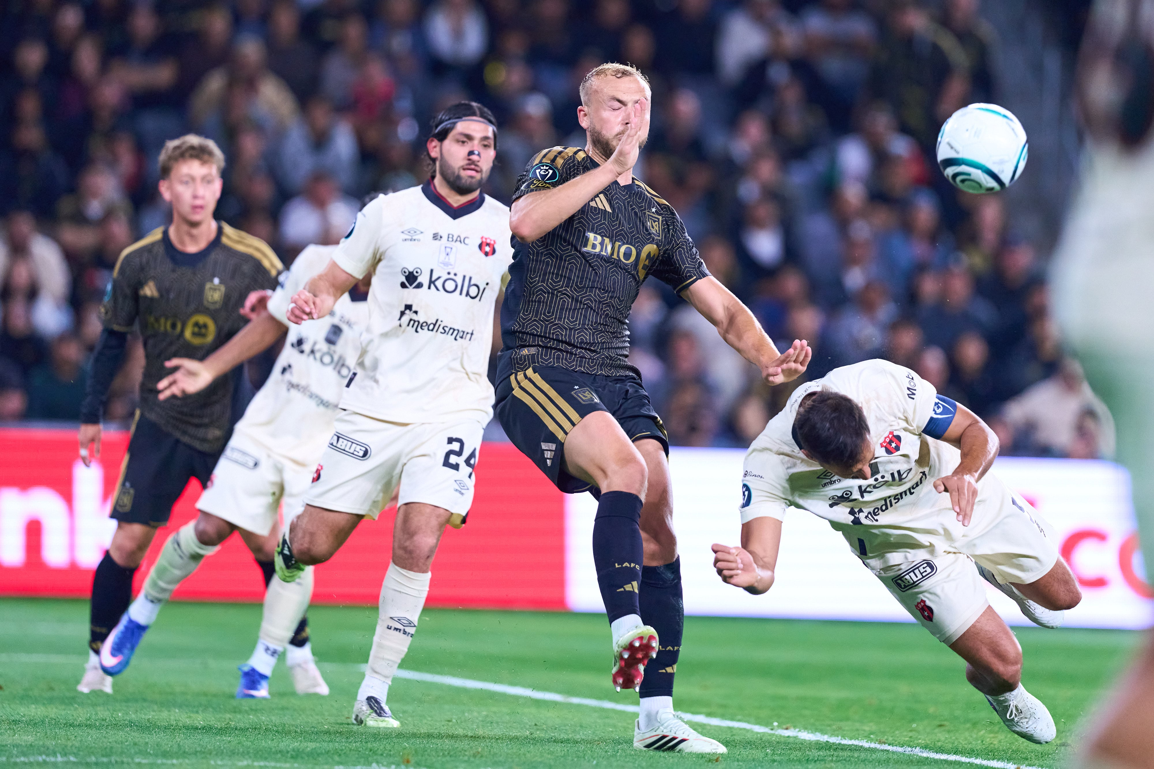 La serie entre Liga Deportiva Alajuelense y LAFC se resolverá el martes 17 de marzo en el Estadio Alejandro Morera Soto, luego del empate 1-1 en Los Ángeles.