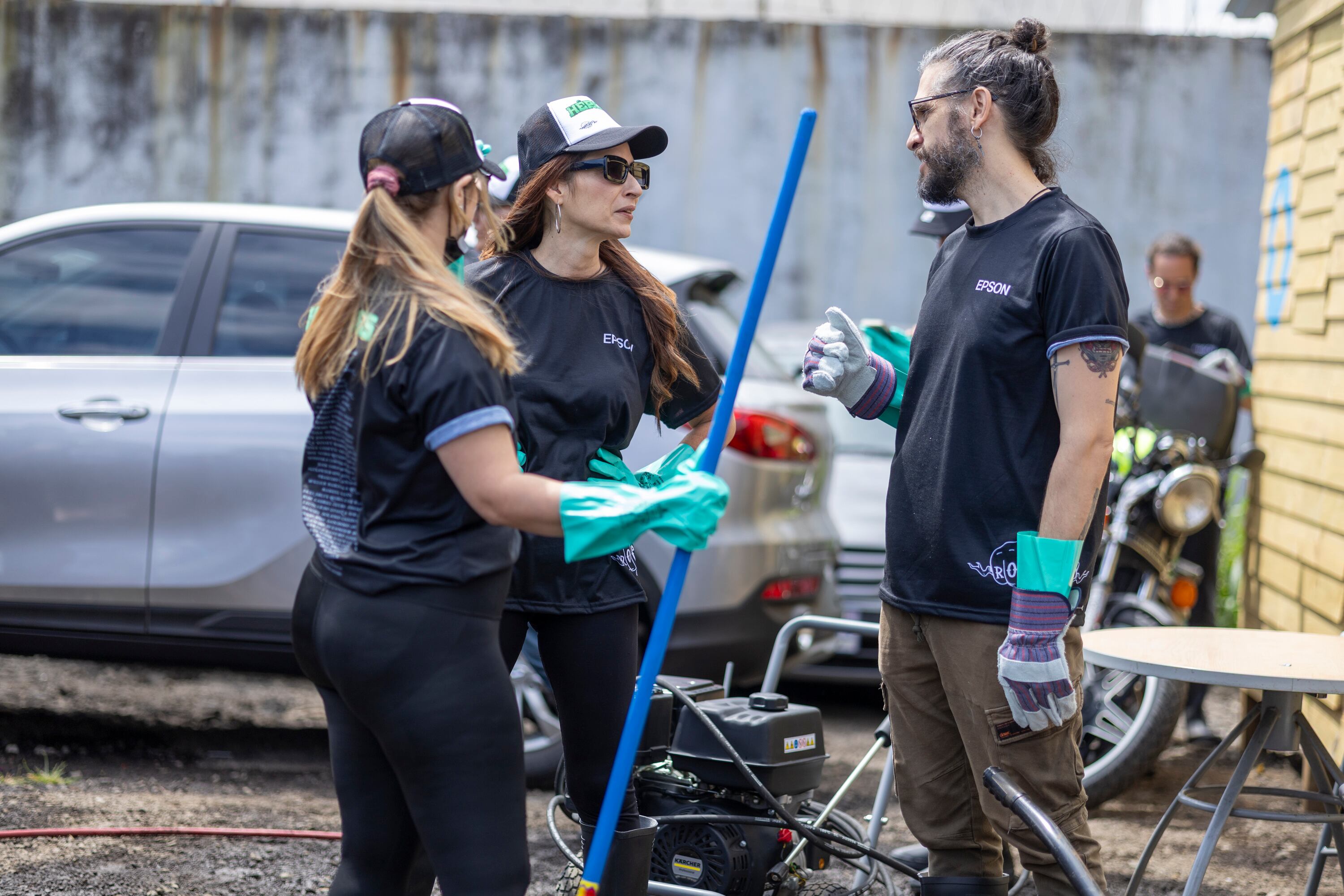 Varios músicos costarricenses lavaron las calles de San José.