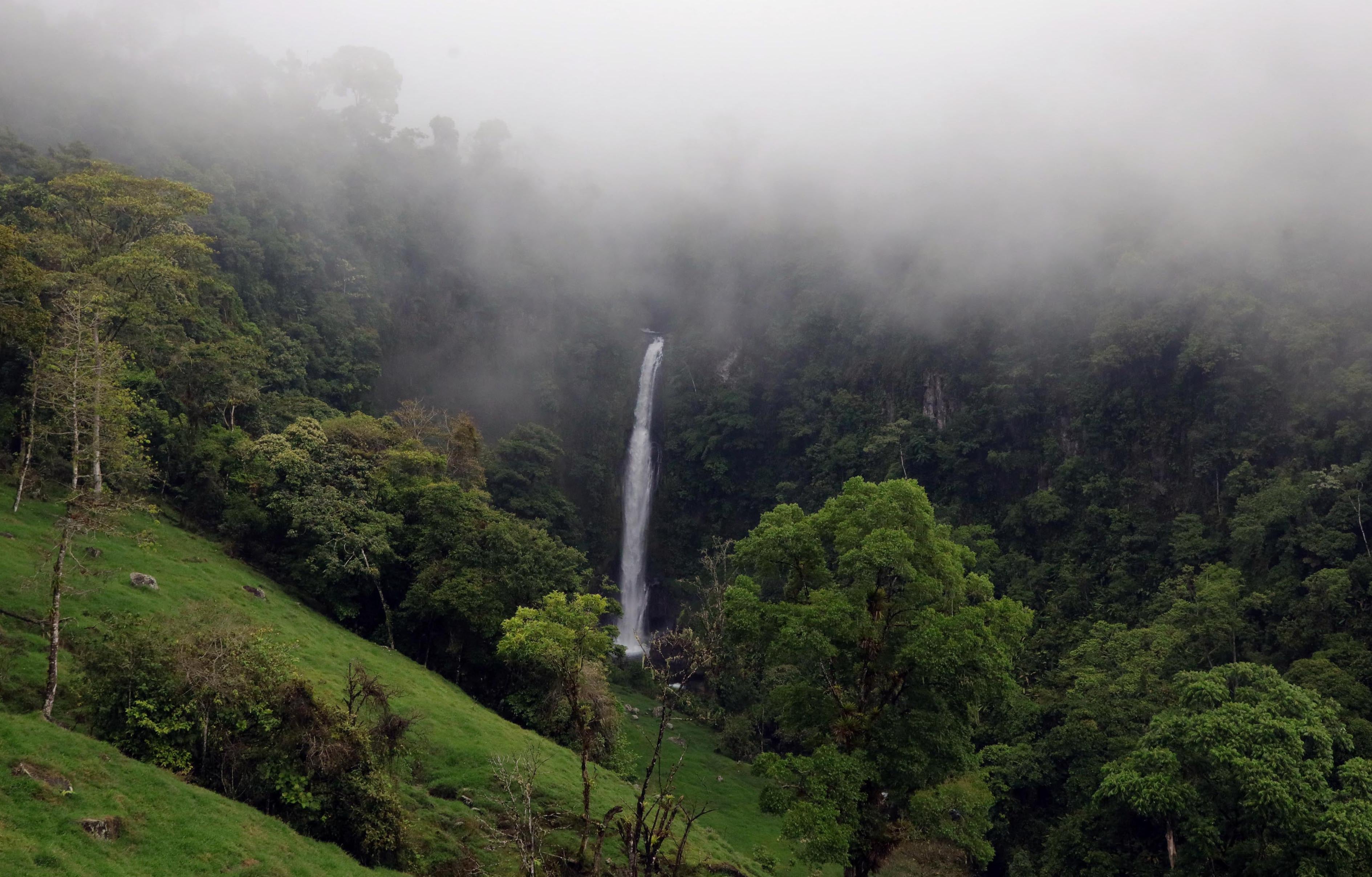 Catarata la Muralla Turrialba