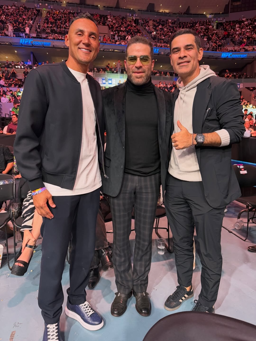 Keylor Navas, Alejandro Nones y Rafa Márquez durante un evento de la UFC.