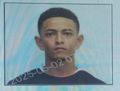 Abraham Joseph González Doranth es buscado por el OIJ y la fiscalía de Limón por una serie de amenazas agravadas en perjuicio de vecinos del barrio Atlántida.