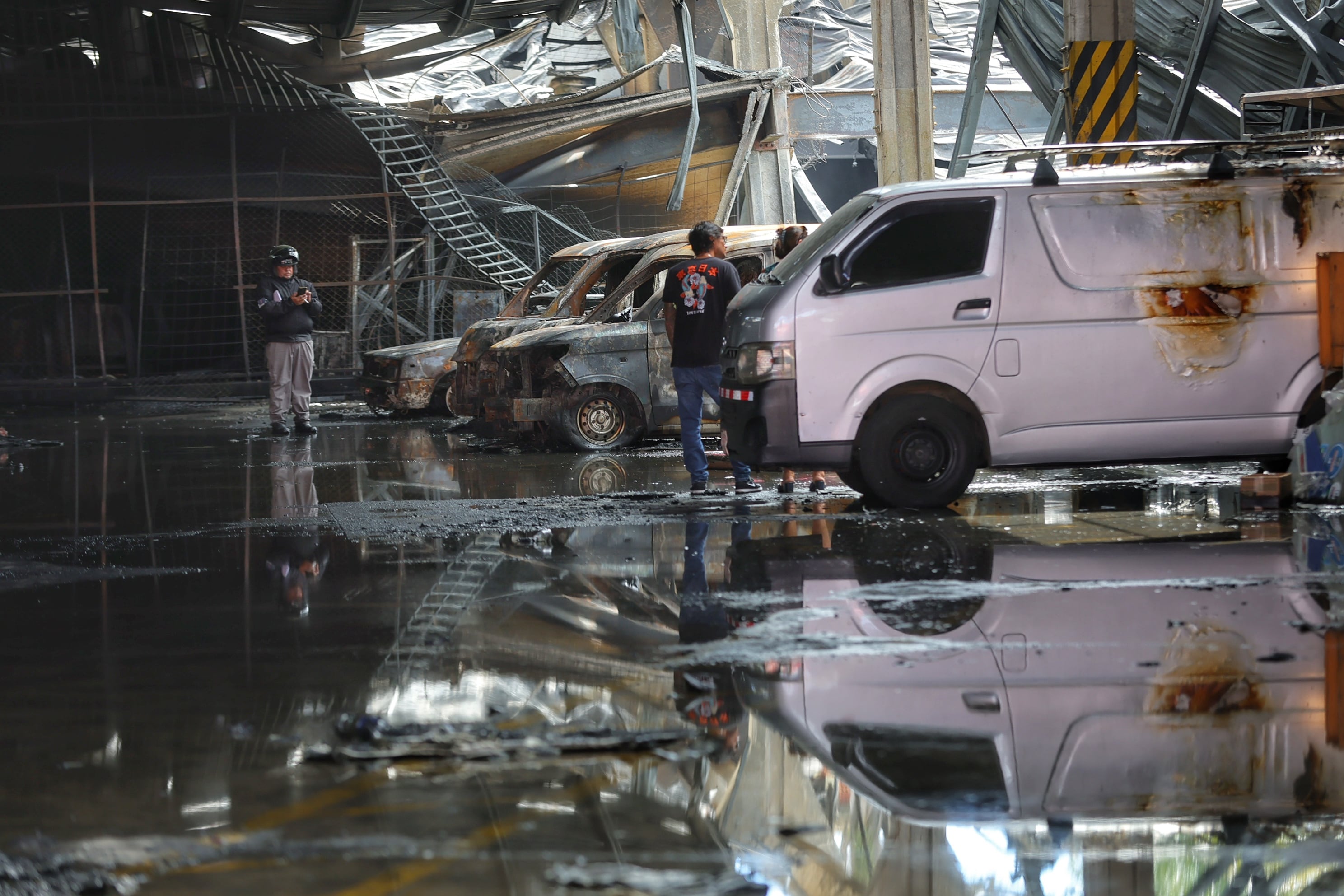 Fotos de casa de Nohemí Rodríguez quien resultó afectada por el incendio en las bodegas de las bodegas de Muñoz y Nani en San Pedro Montes de Oca / foto John Durán