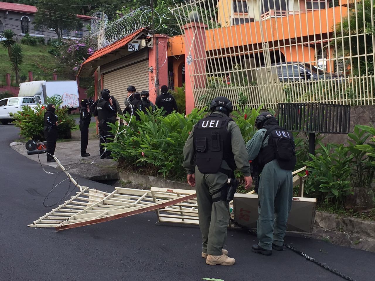 Agentes de la Unidad de Intervención Especial, actualmente supervisados por la Casa Presidencial, en un operativo realizado en 2017.