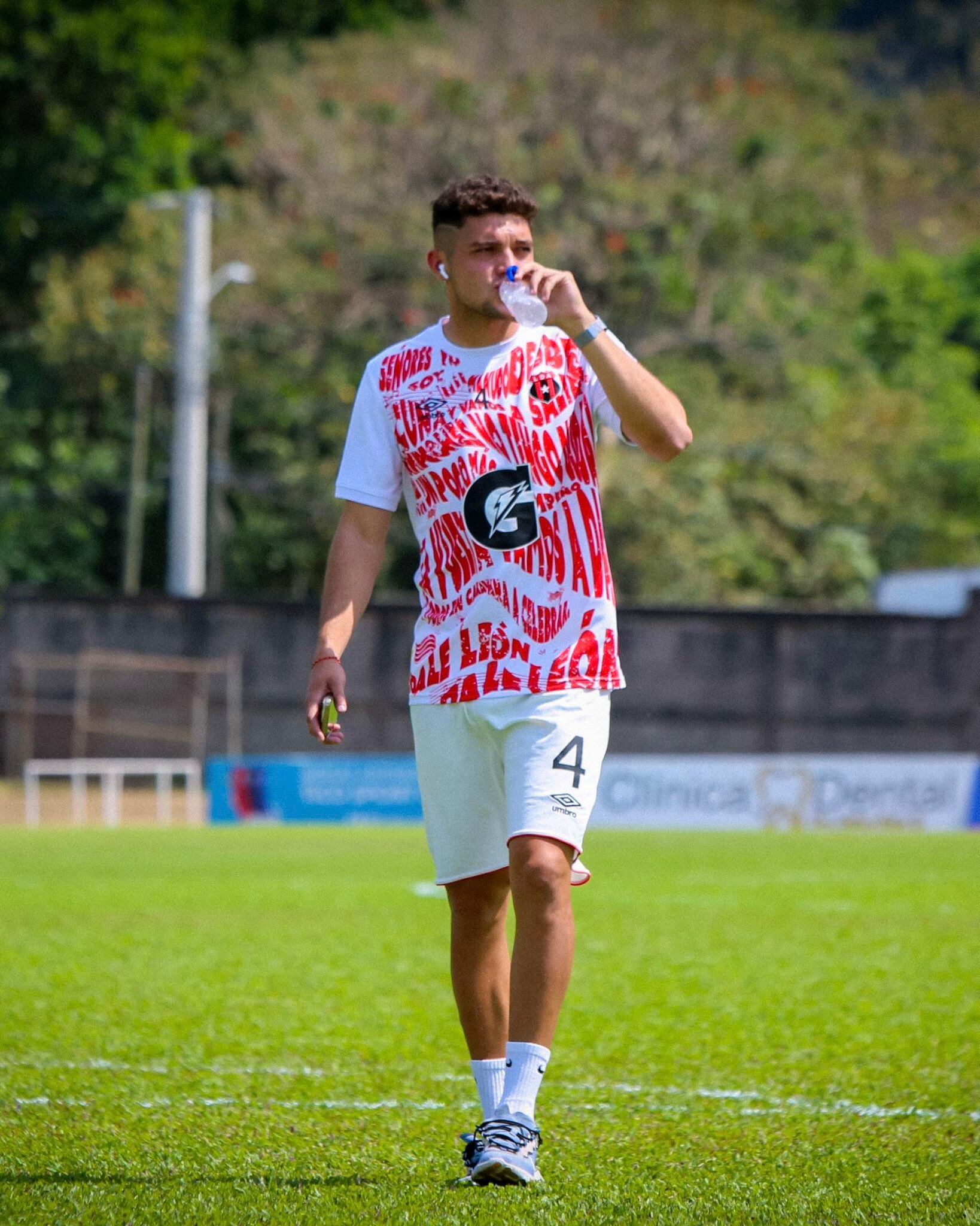 Guillermo Villalobos será titular en el partido entre Guanacasteca y Liga Deportiva Alajuelense.